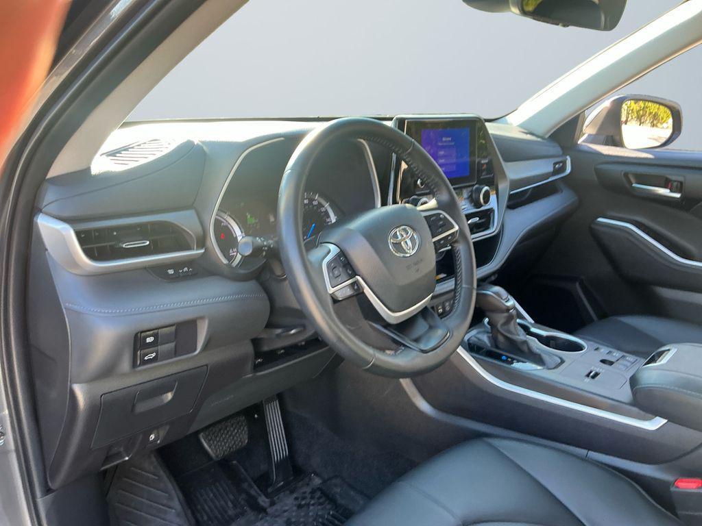 used 2024 Toyota Highlander Hybrid car, priced at $41,500