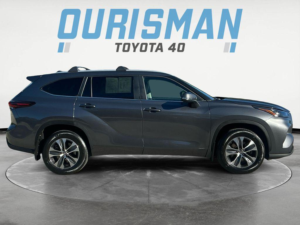 used 2024 Toyota Highlander Hybrid car, priced at $41,500