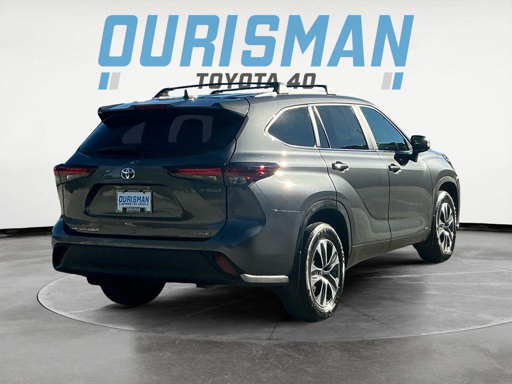 used 2024 Toyota Highlander Hybrid car, priced at $41,500