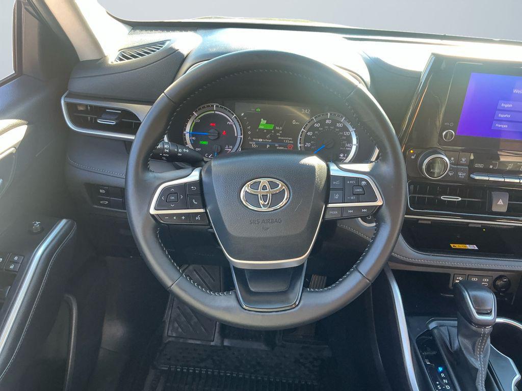 used 2024 Toyota Highlander Hybrid car, priced at $41,500