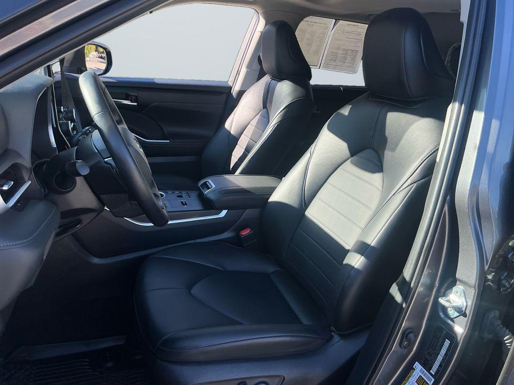 used 2024 Toyota Highlander Hybrid car, priced at $41,500