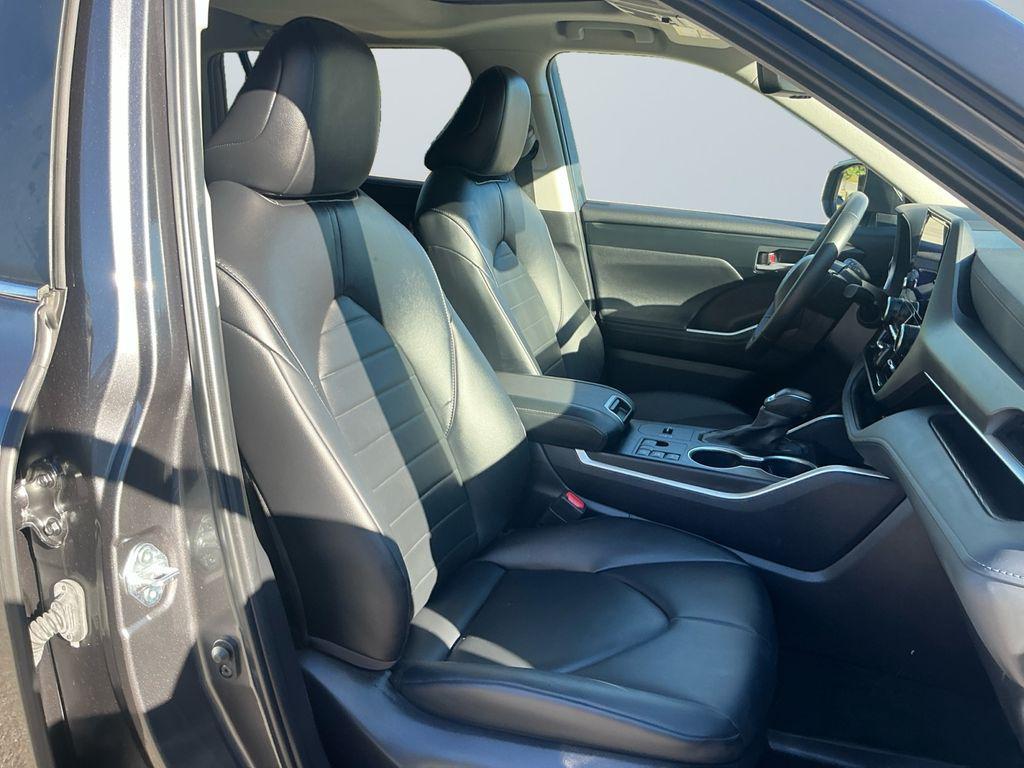 used 2024 Toyota Highlander Hybrid car, priced at $41,500