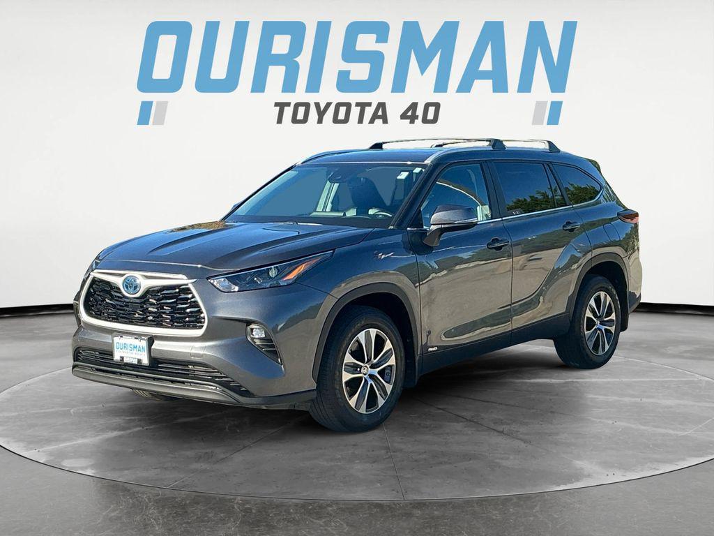 used 2024 Toyota Highlander Hybrid car, priced at $41,500