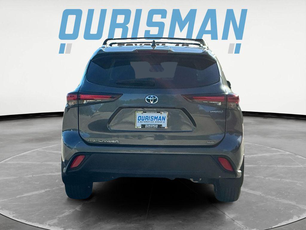 used 2024 Toyota Highlander Hybrid car, priced at $41,500