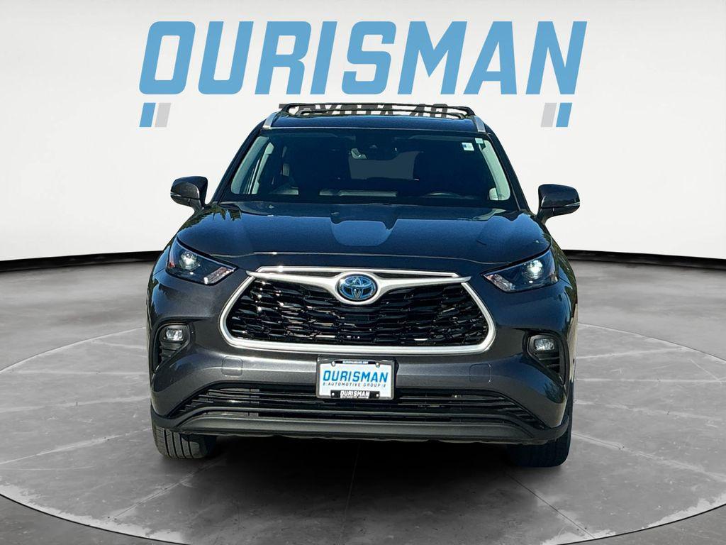 used 2024 Toyota Highlander Hybrid car, priced at $41,500