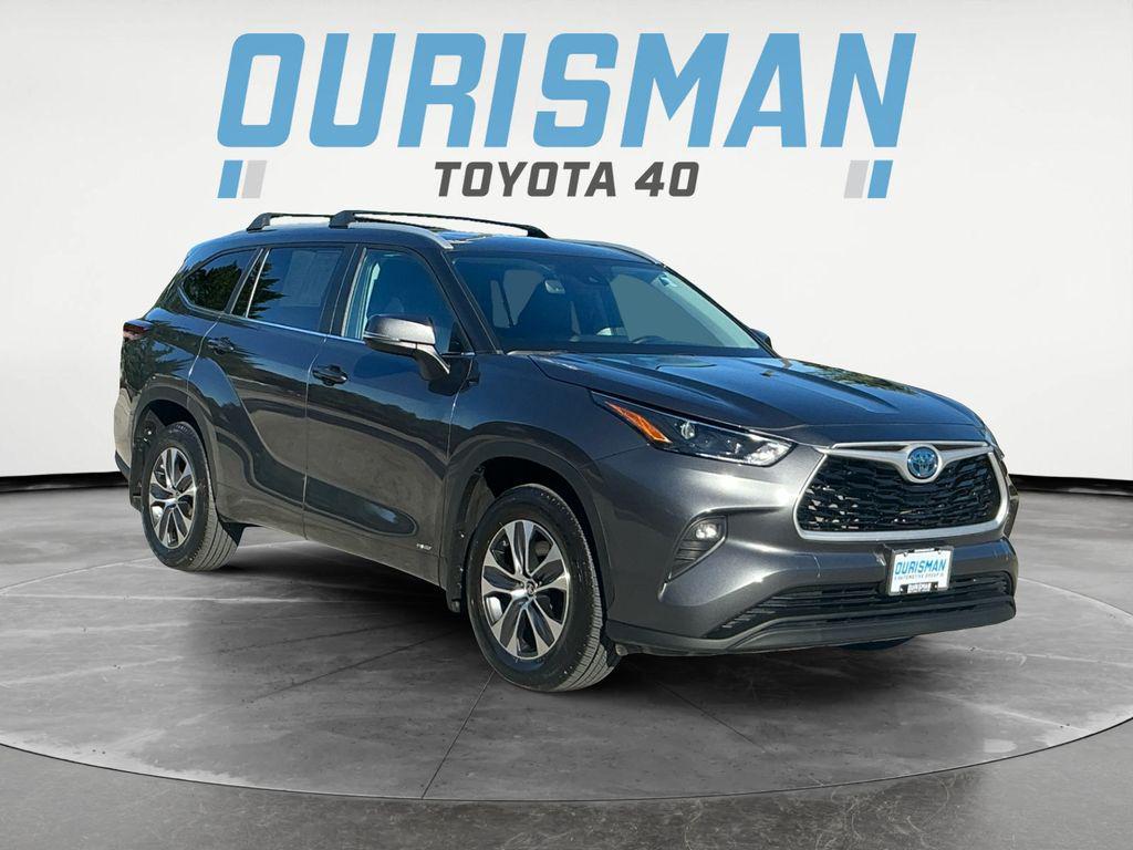 used 2024 Toyota Highlander Hybrid car, priced at $41,500