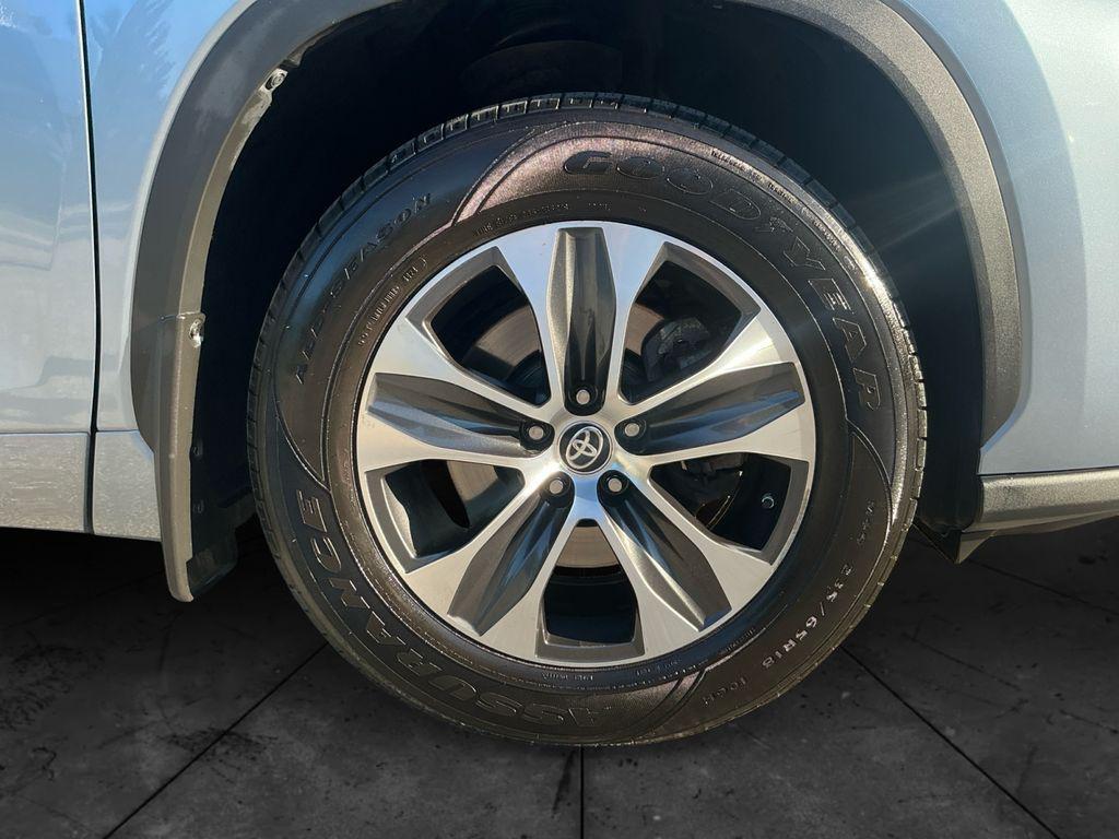 used 2021 Toyota Highlander car, priced at $31,000