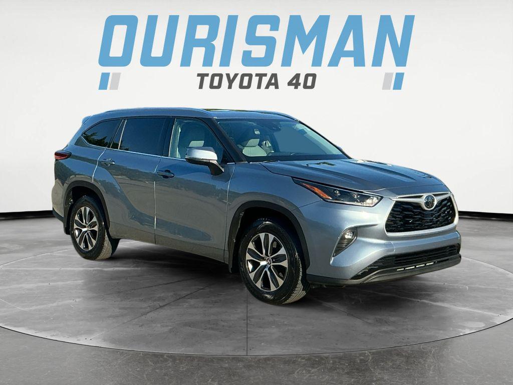 used 2021 Toyota Highlander car, priced at $31,000