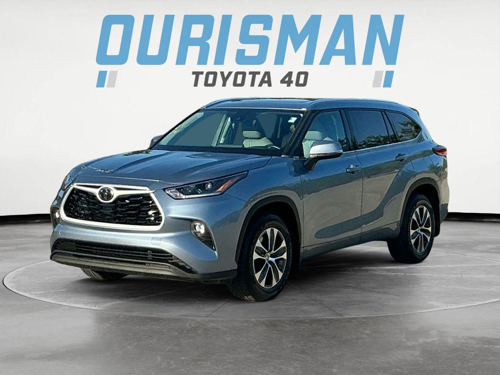 used 2021 Toyota Highlander car, priced at $31,000