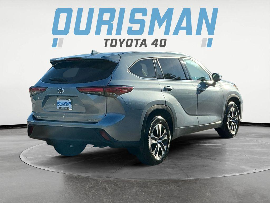 used 2021 Toyota Highlander car, priced at $31,000