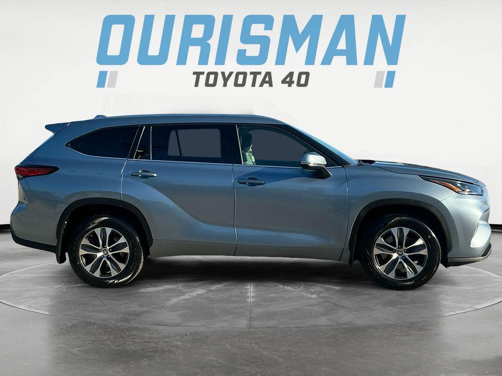 used 2021 Toyota Highlander car, priced at $31,000