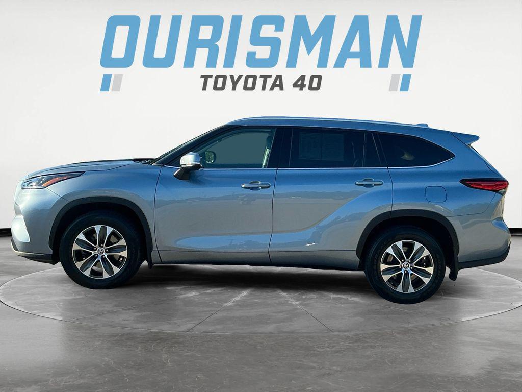 used 2021 Toyota Highlander car, priced at $31,000