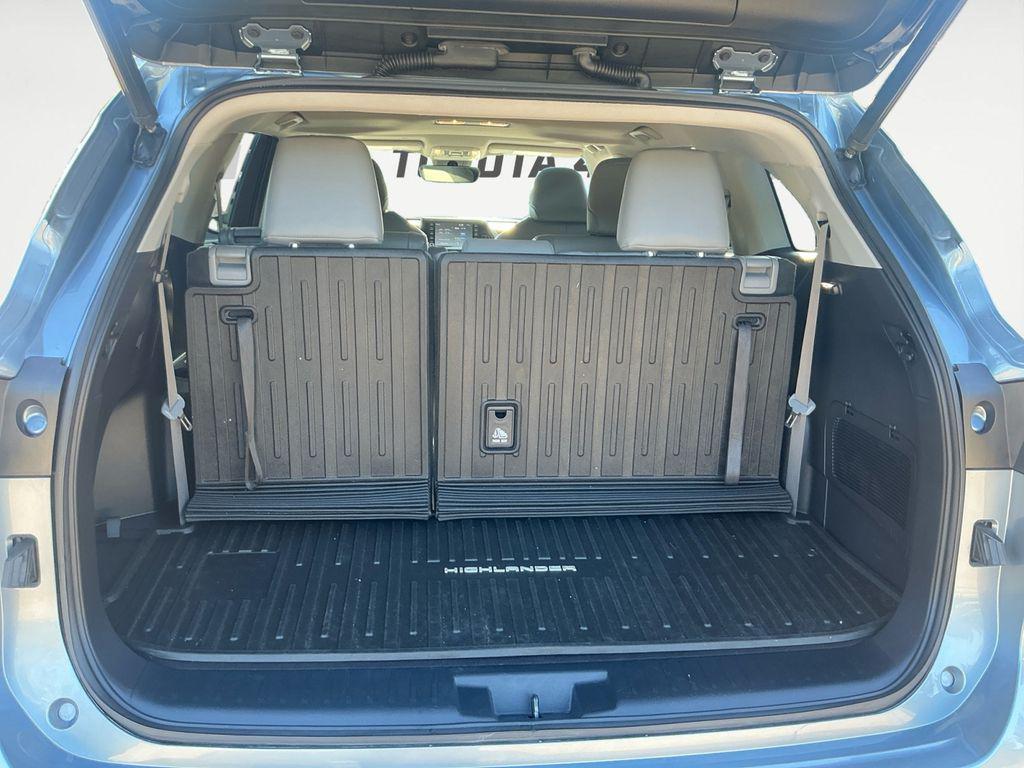 used 2021 Toyota Highlander car, priced at $31,000