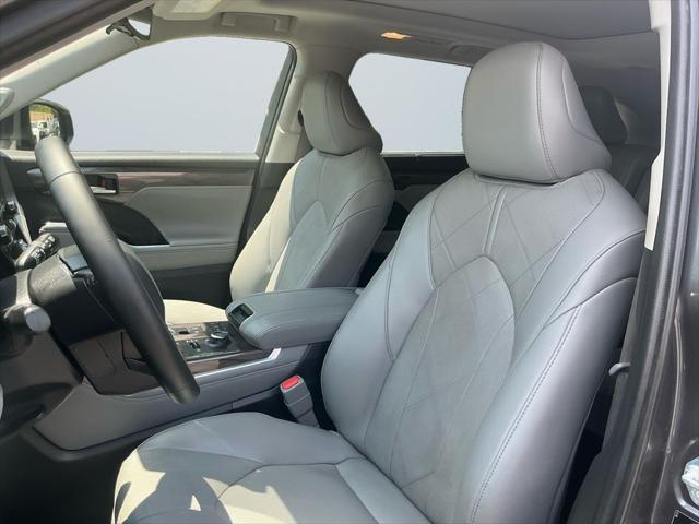 used 2022 Toyota Highlander car, priced at $42,000