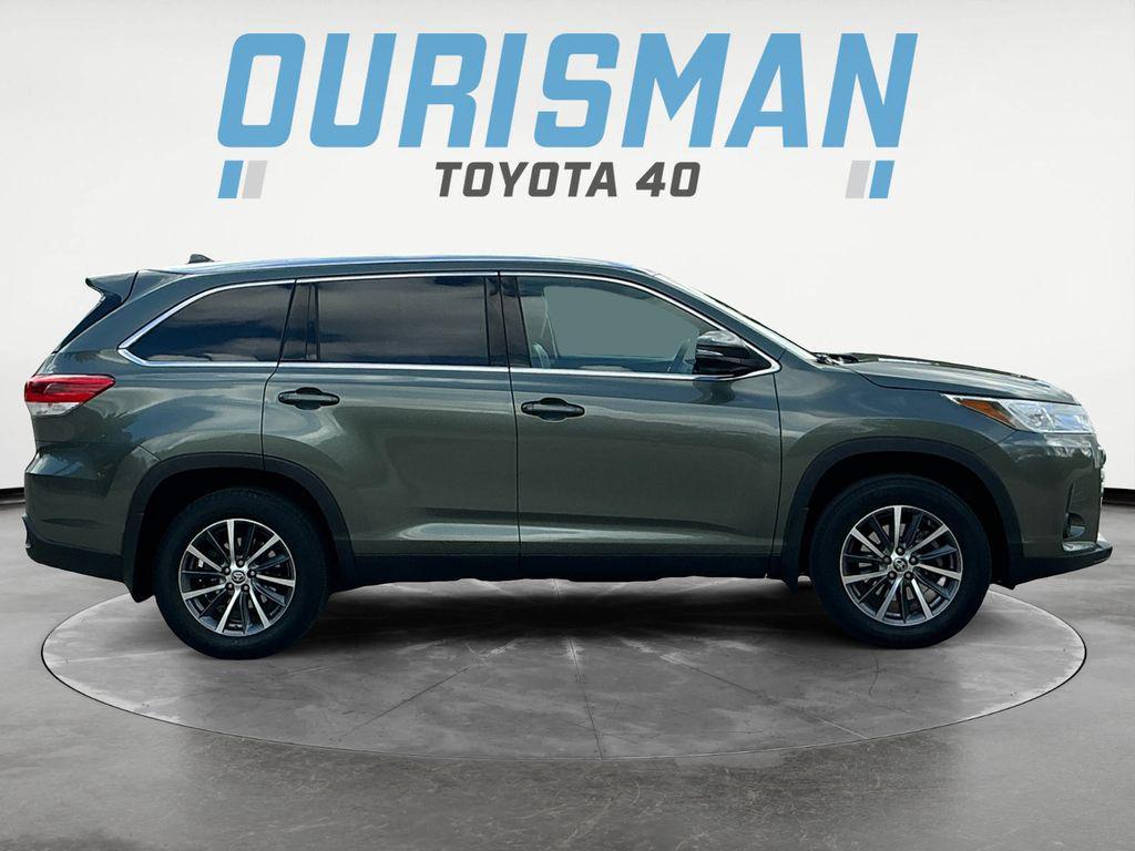 used 2019 Toyota Highlander car, priced at $28,000