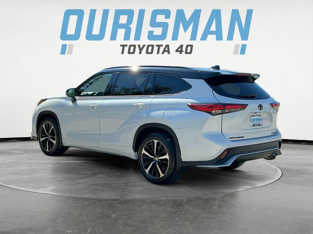 used 2022 Toyota Highlander car, priced at $37,500