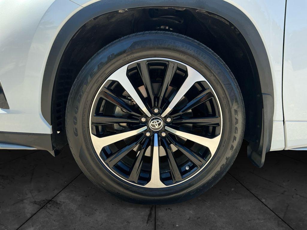 used 2022 Toyota Highlander car, priced at $37,500