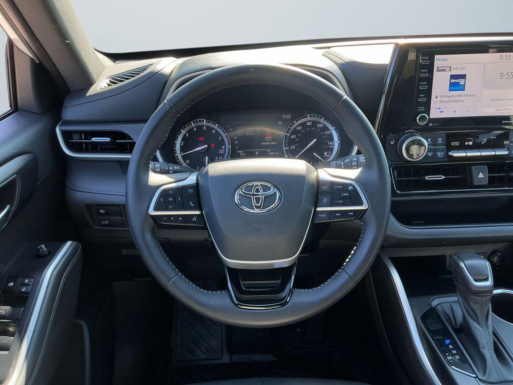 used 2022 Toyota Highlander car, priced at $37,500
