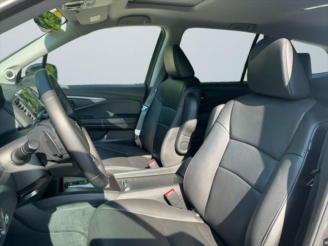 used 2022 Honda Pilot car, priced at $32,000