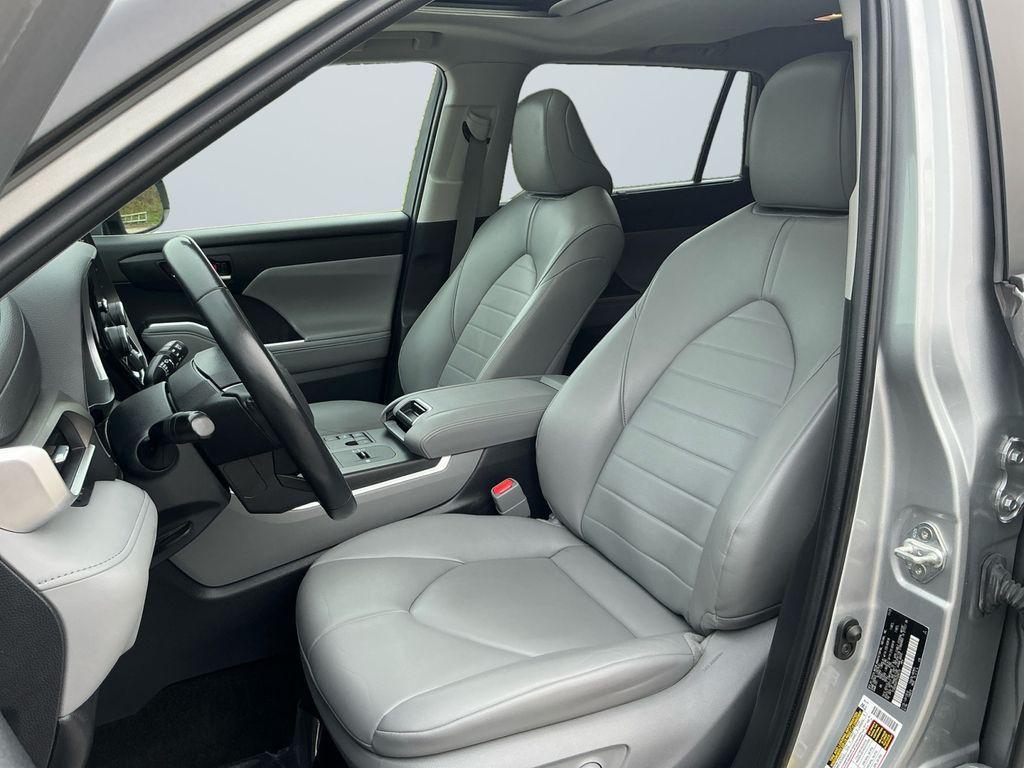 used 2023 Toyota Highlander car, priced at $34,500