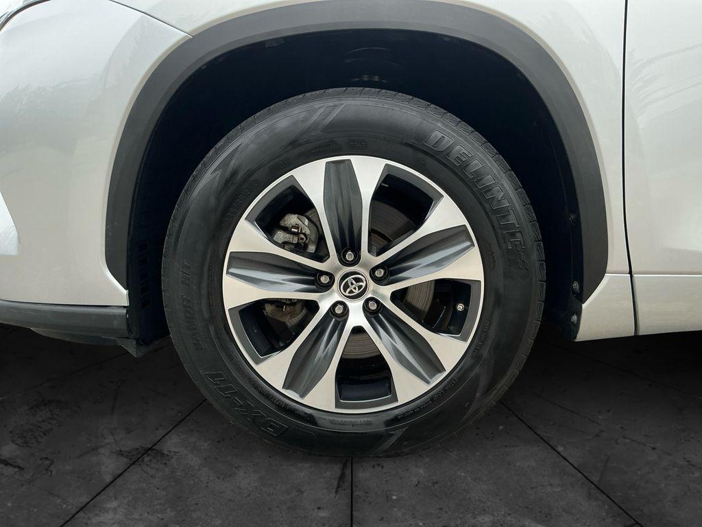 used 2023 Toyota Highlander car, priced at $34,500