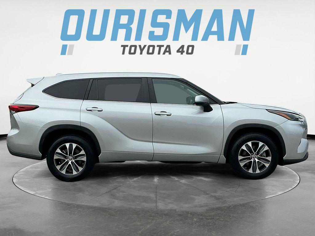used 2023 Toyota Highlander car, priced at $34,500