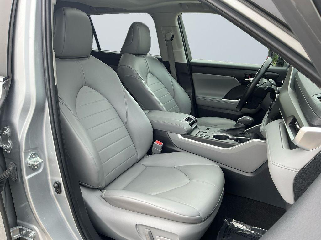 used 2023 Toyota Highlander car, priced at $34,500