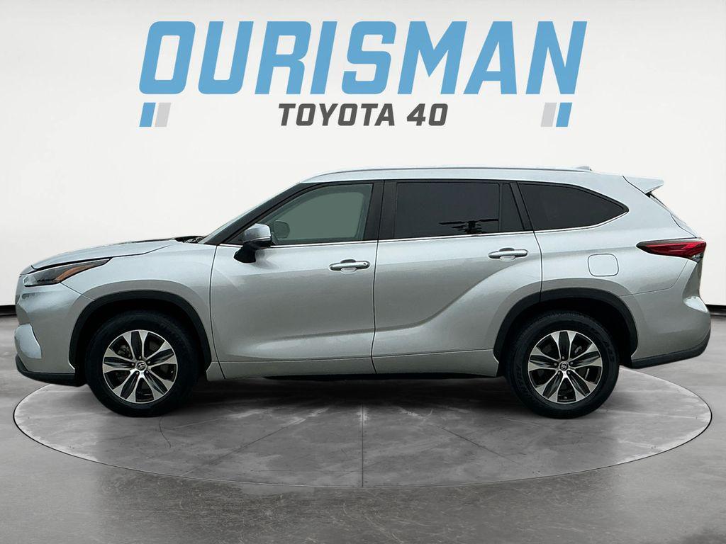 used 2023 Toyota Highlander car, priced at $34,500