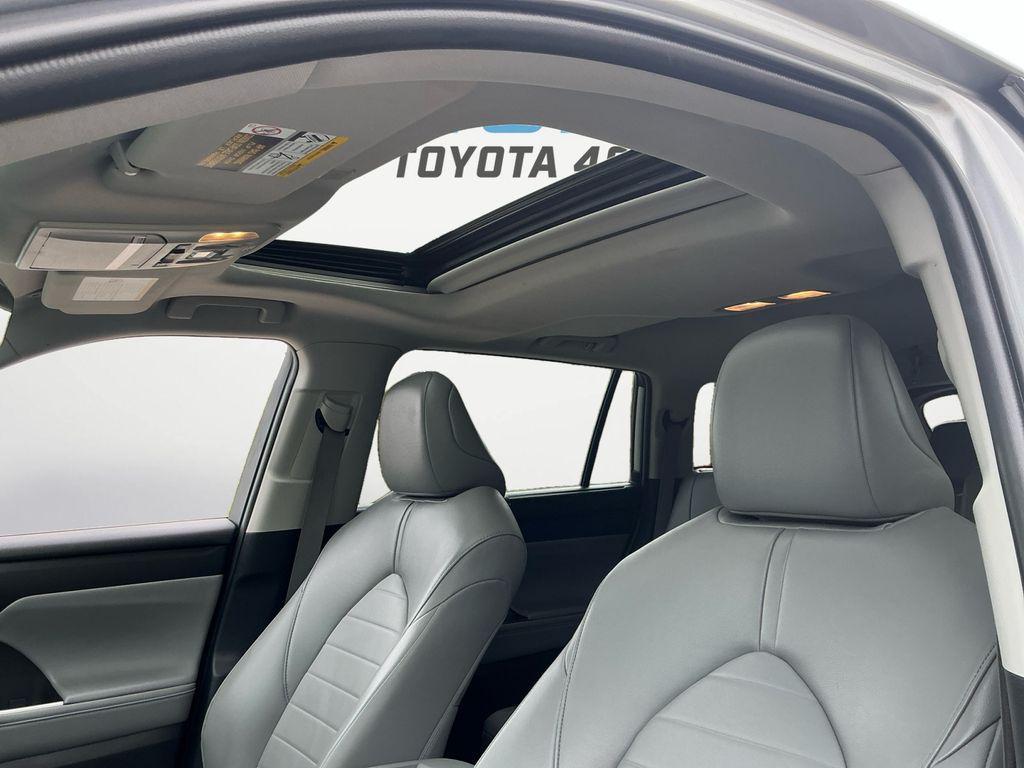 used 2023 Toyota Highlander car, priced at $34,500