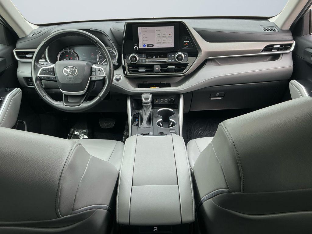 used 2023 Toyota Highlander car, priced at $34,500