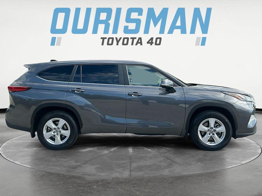 used 2023 Toyota Highlander car, priced at $31,500