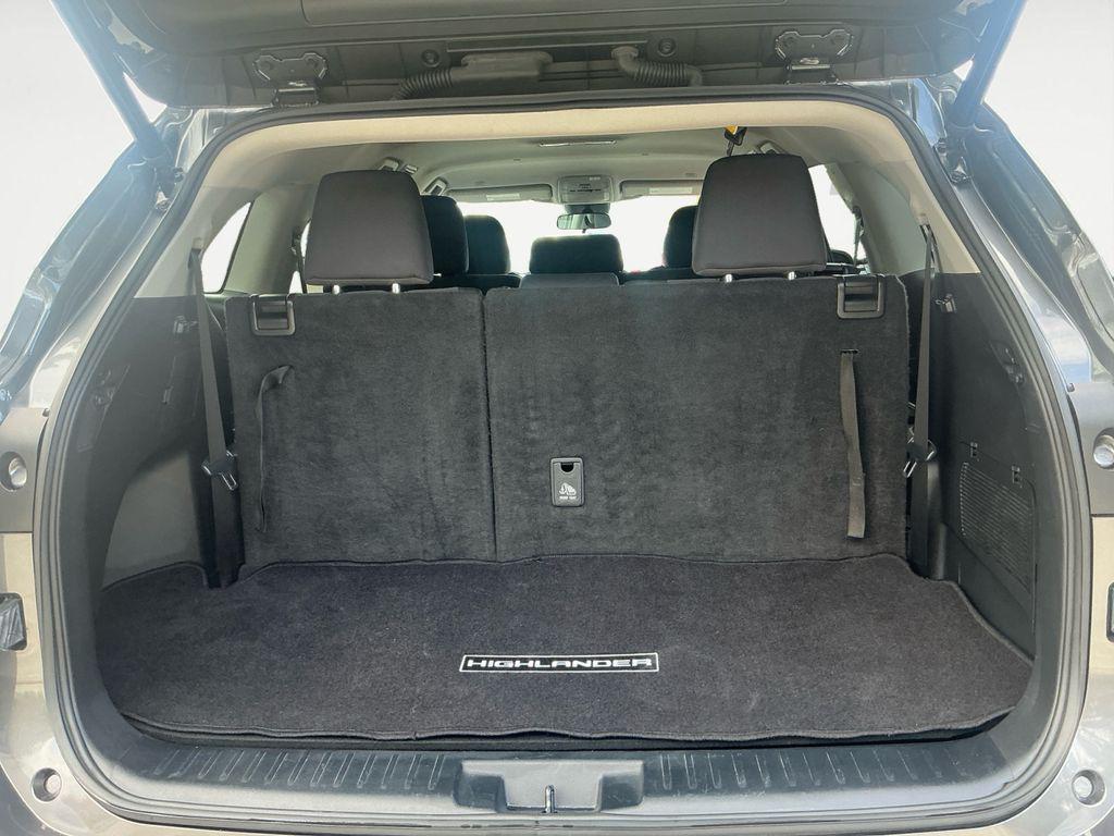 used 2023 Toyota Highlander car, priced at $31,500