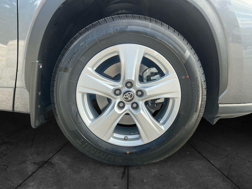 used 2023 Toyota Highlander car, priced at $31,500