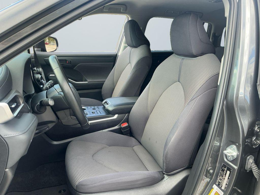used 2023 Toyota Highlander car, priced at $31,500