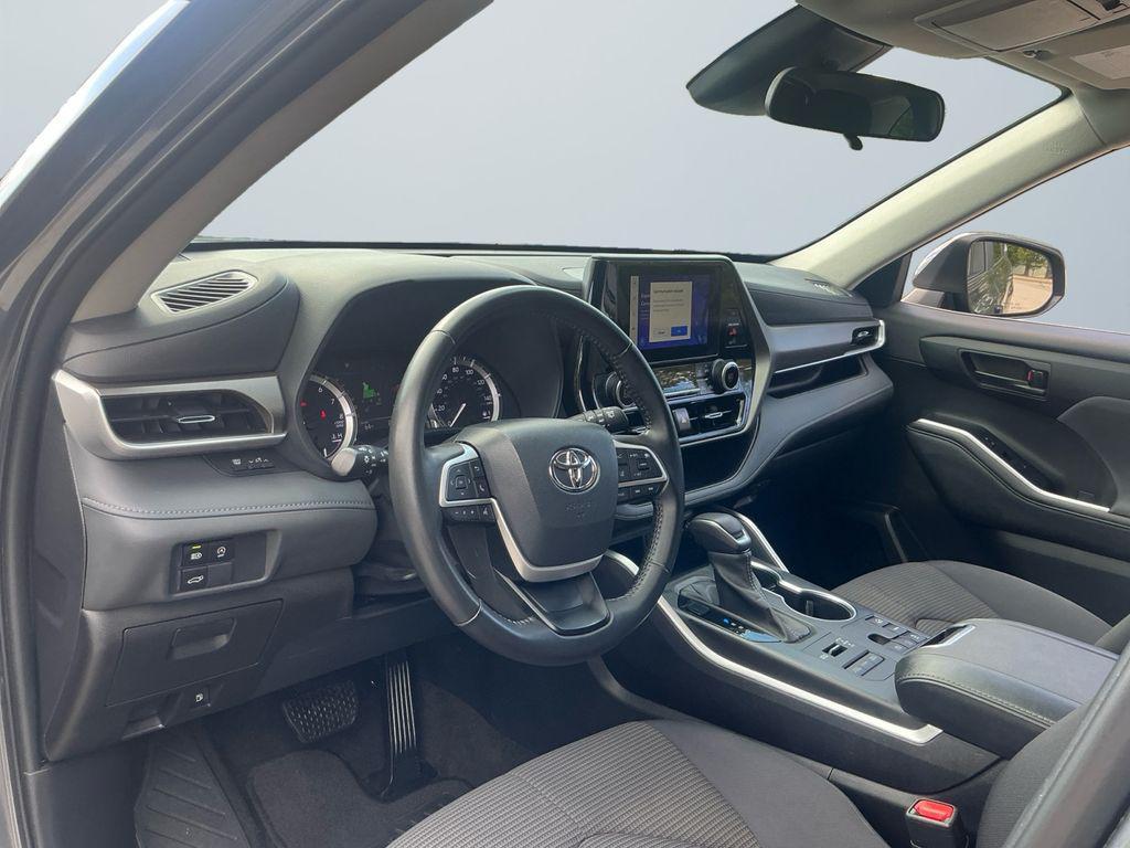 used 2023 Toyota Highlander car, priced at $31,500