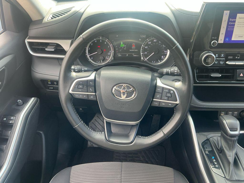 used 2023 Toyota Highlander car, priced at $31,500
