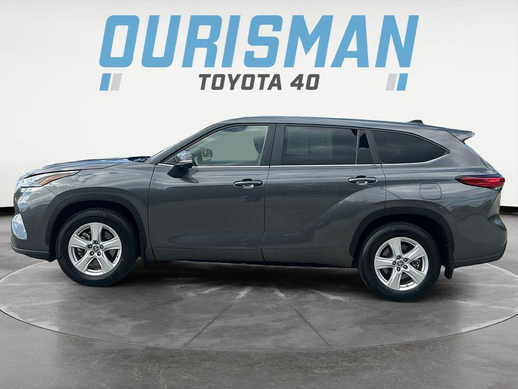 used 2023 Toyota Highlander car, priced at $31,500