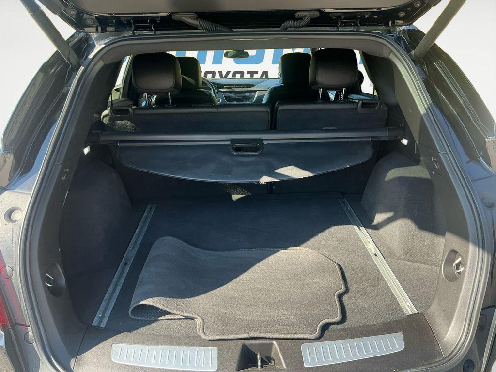 used 2021 Cadillac XT5 car, priced at $28,500