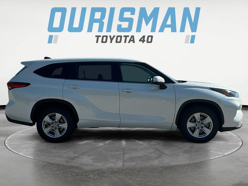 used 2022 Toyota Highlander car, priced at $30,500