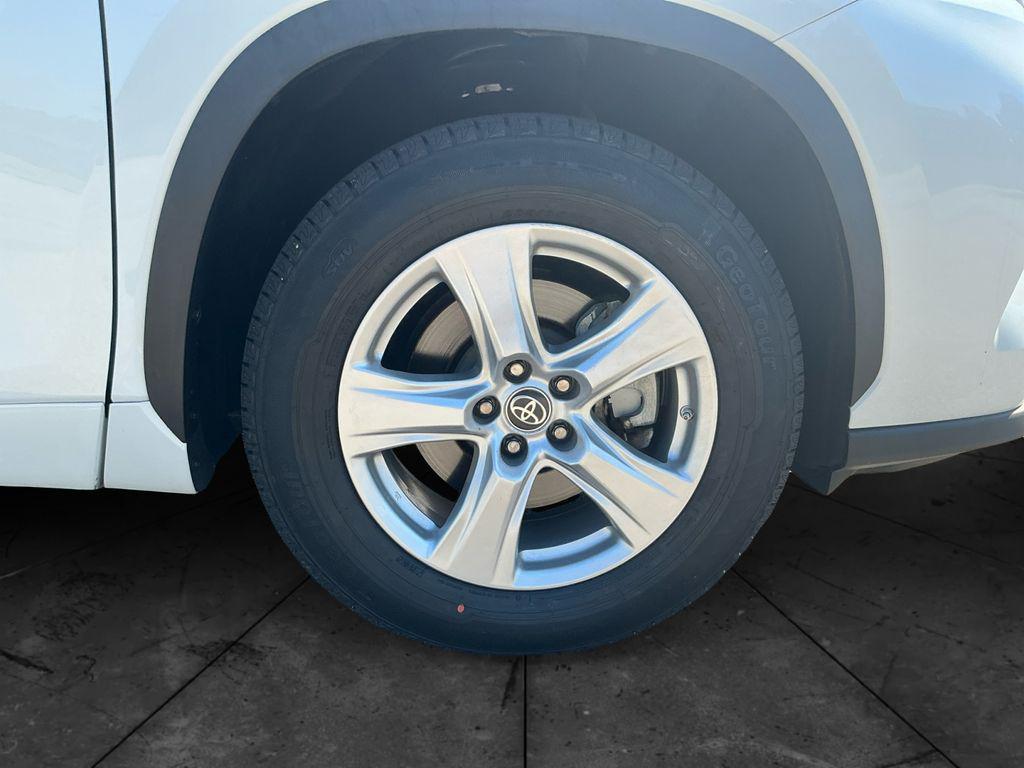 used 2022 Toyota Highlander car, priced at $30,500