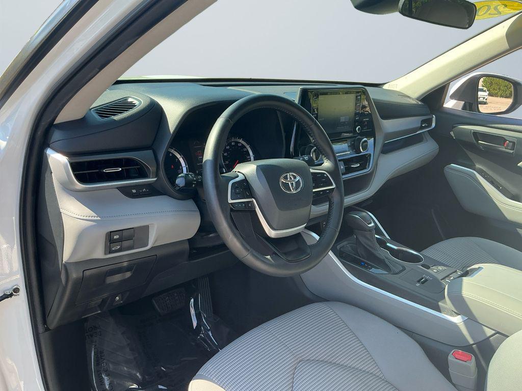 used 2022 Toyota Highlander car, priced at $30,500