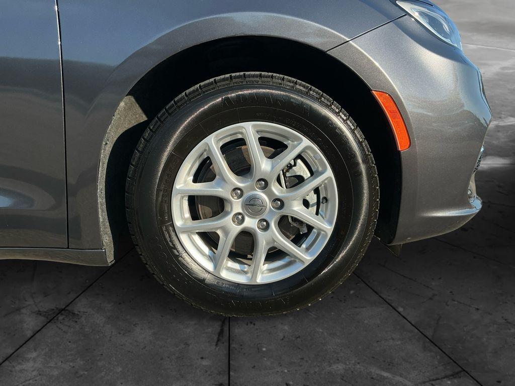 used 2022 Chrysler Pacifica car, priced at $22,000