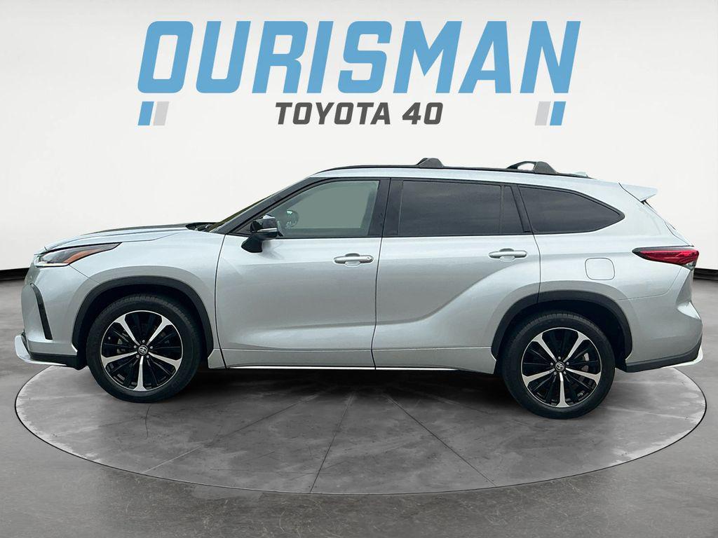 used 2021 Toyota Highlander car, priced at $35,500