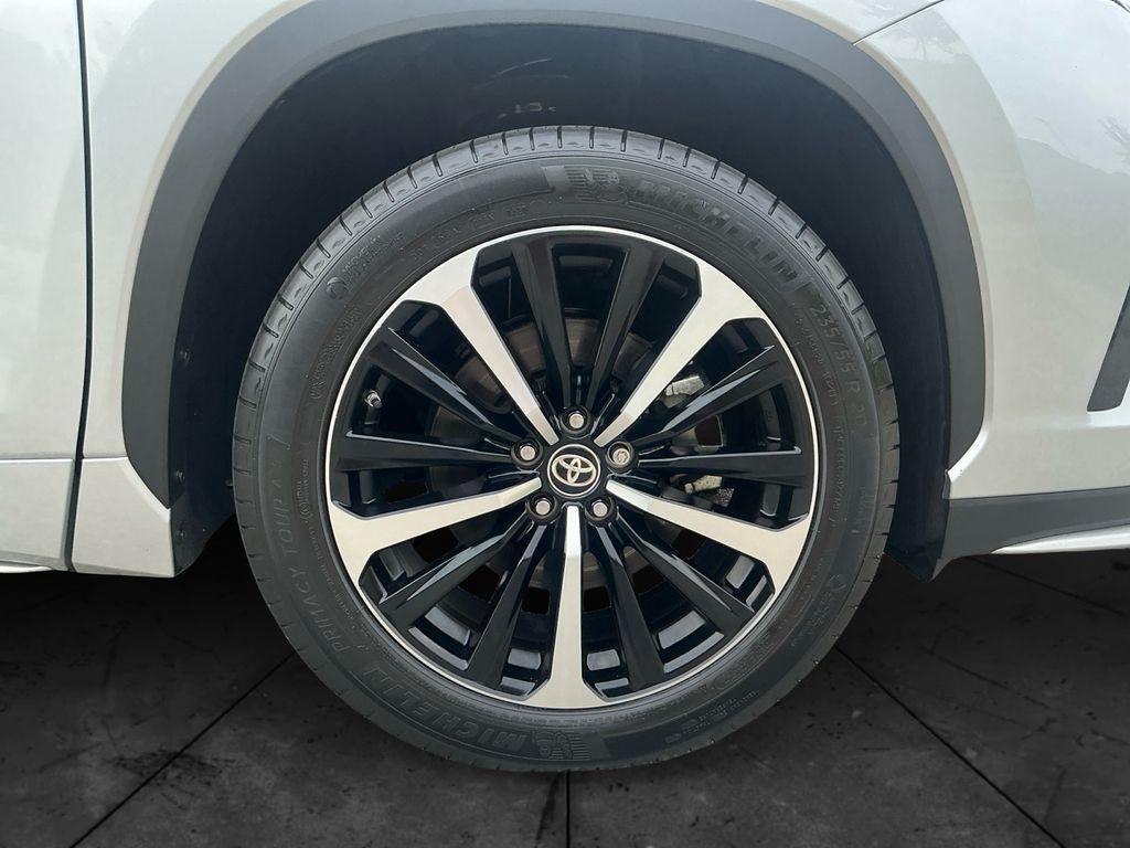 used 2021 Toyota Highlander car, priced at $35,500