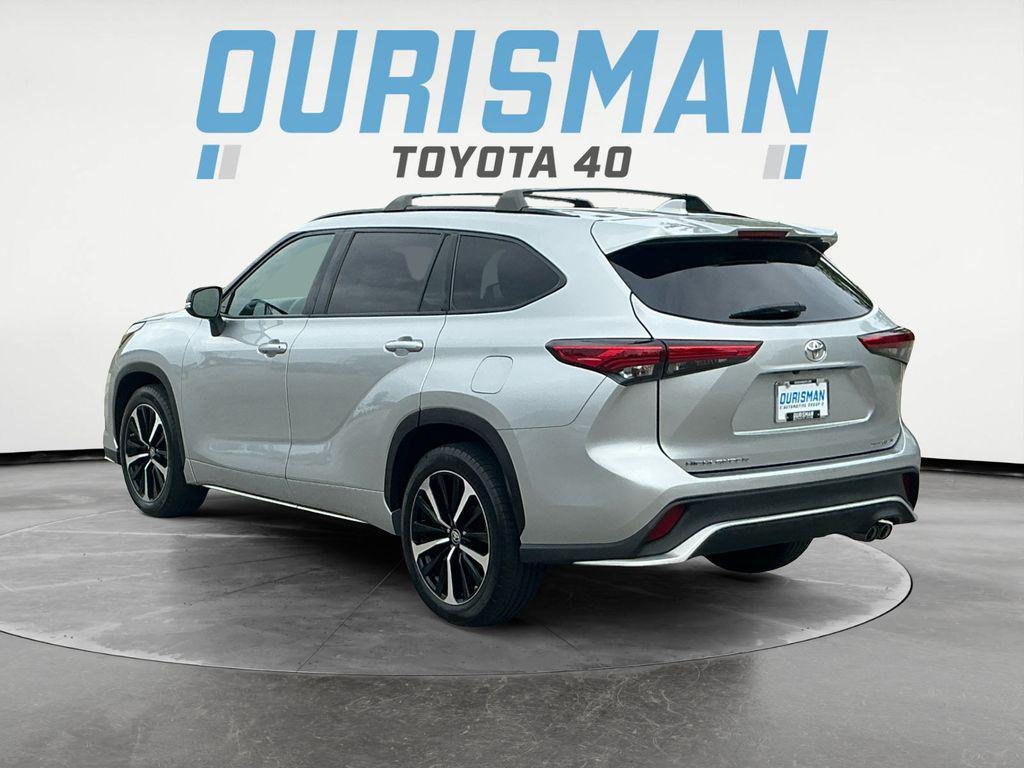 used 2021 Toyota Highlander car, priced at $35,500