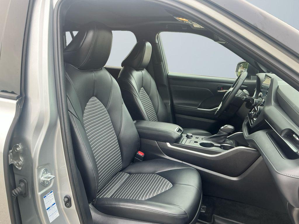 used 2021 Toyota Highlander car, priced at $35,500
