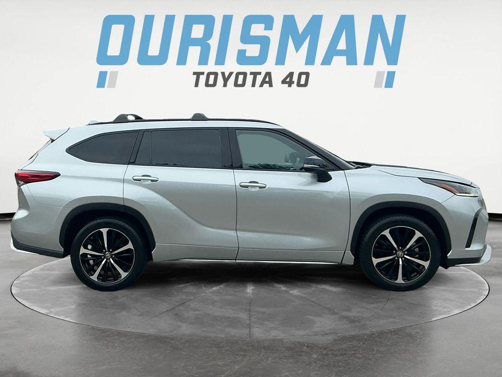used 2021 Toyota Highlander car, priced at $35,500