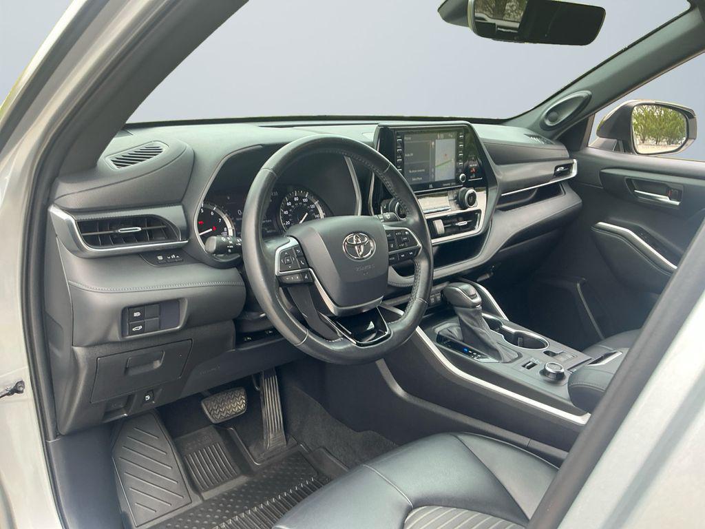 used 2021 Toyota Highlander car, priced at $35,500