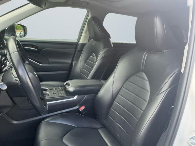 used 2022 Toyota Highlander car, priced at $38,500