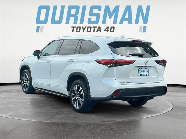 used 2022 Toyota Highlander car, priced at $38,500